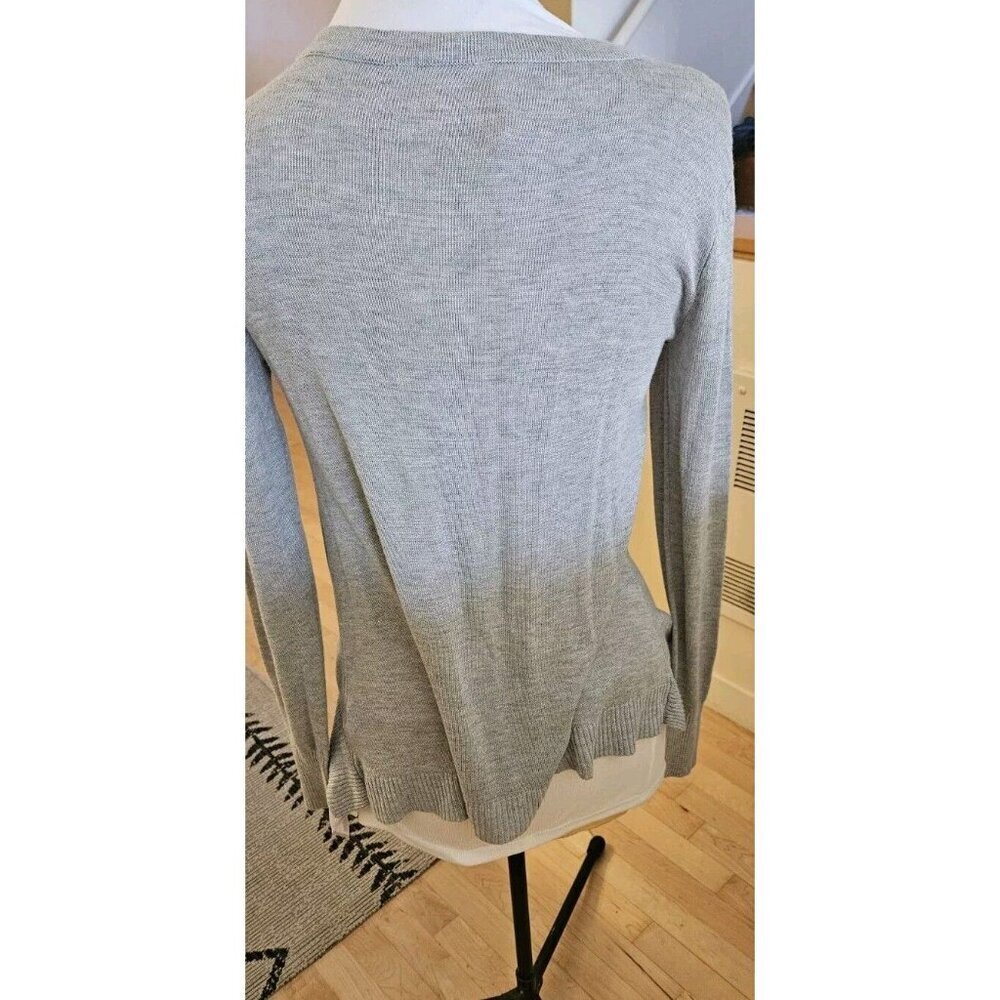 V-NECK Sweater Women's Size M Gray Ruffle Hem Knit Pullover Long Sleeve - Picture 4 of 5